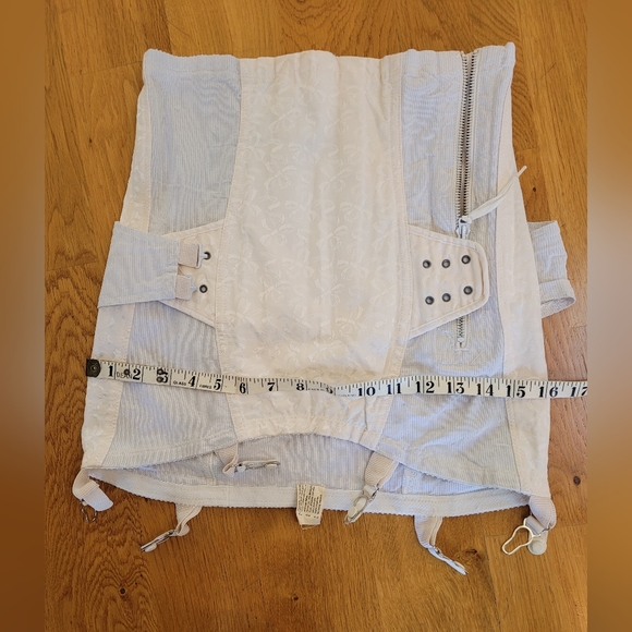 CAMP Vintage 1940s/1950s corset - Picture 11 of 13